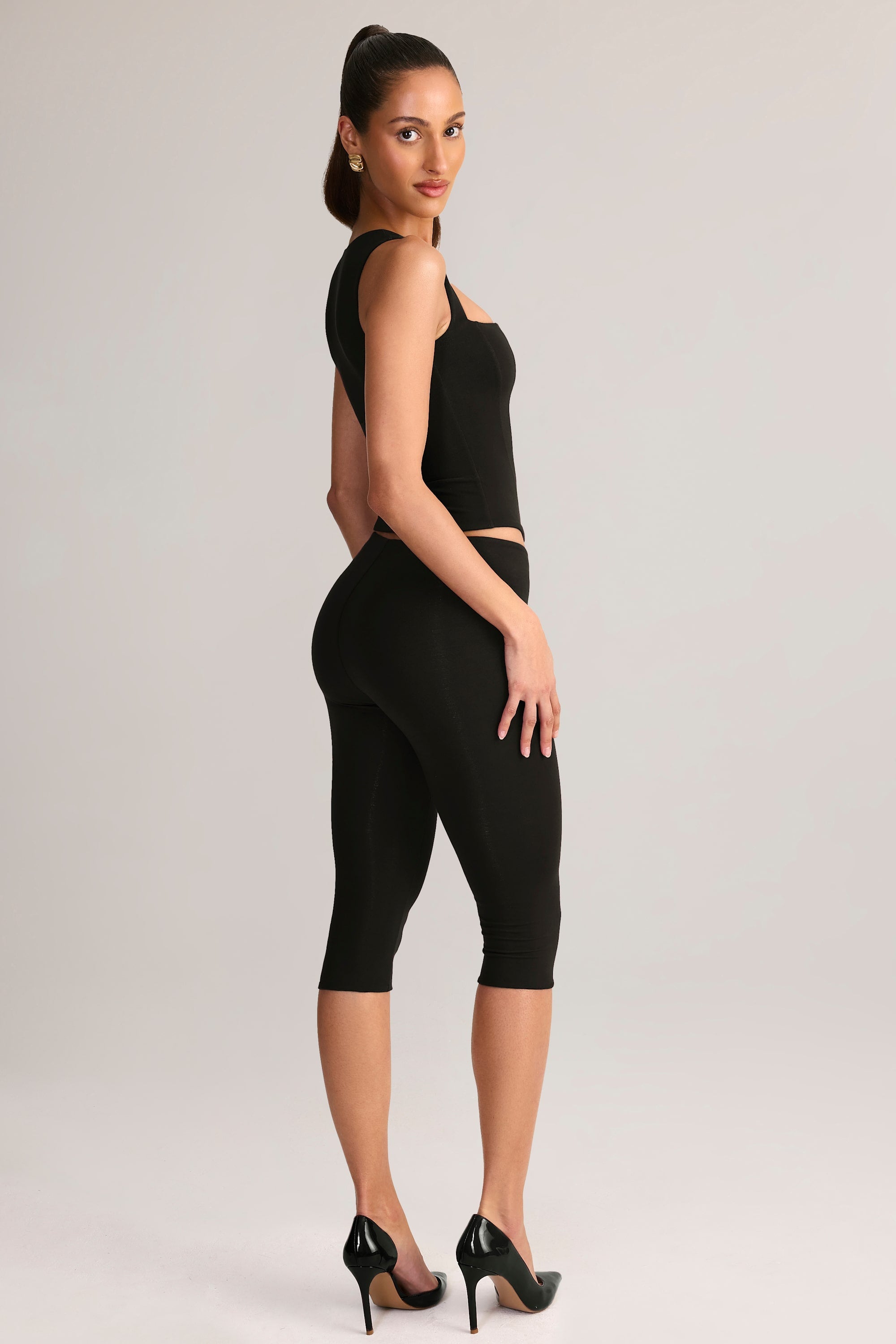 Modal Mid-Rise Capri Leggings in Black